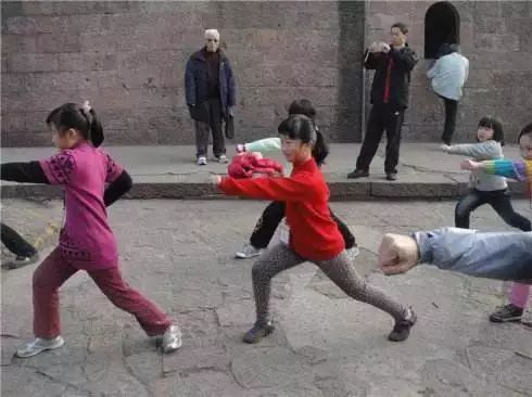 中国健身舞广场舞_大众健身对中国广场舞_广场舞大众健身操