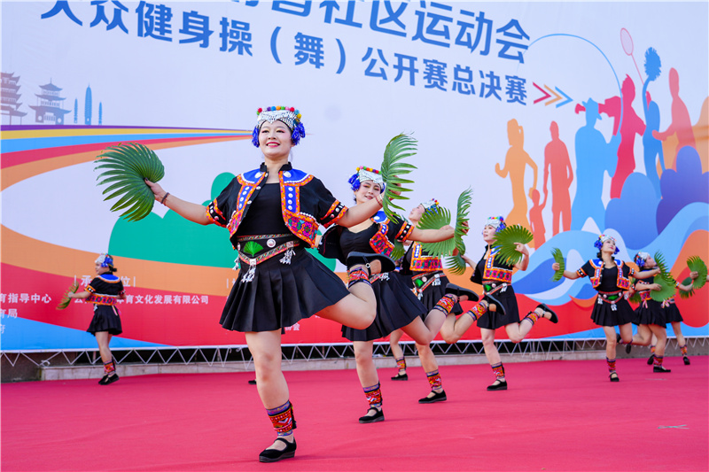 呵呵大众健身广场舞_广场大众舞健身操视频_大众健身队广场舞