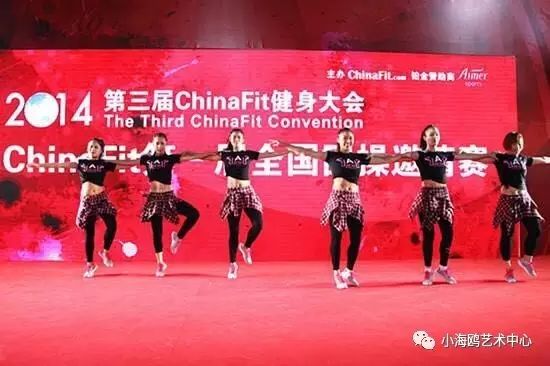 有氧健身操1级_有氧健身操运动强度_健身操有氧还是无氧