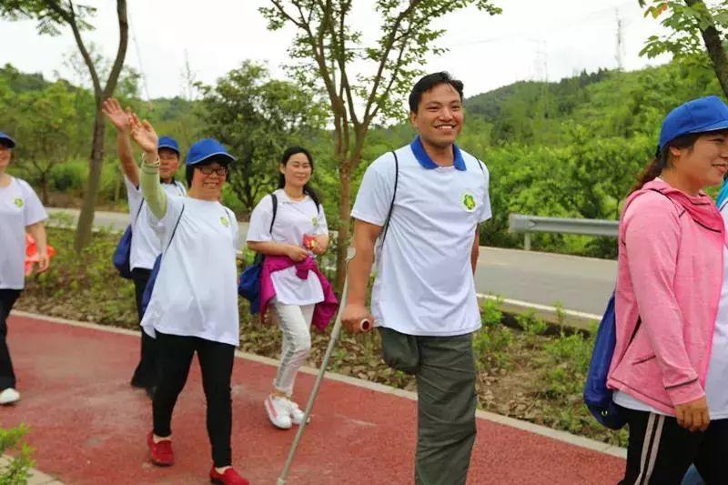 椅子练腿_感统训练单脚站立_感统训练单腿椅