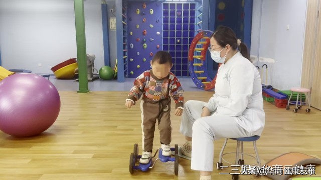 感统训练单腿椅_感统课独脚凳的目的_椅子练腿