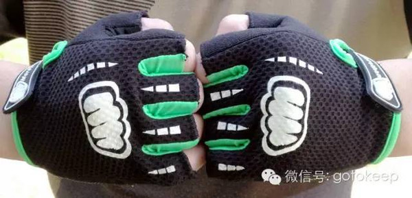 健身手套_极限健身手套_健身手套紧一点好还是松一点好