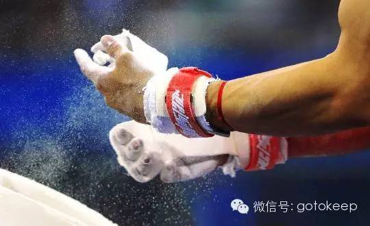 健身手套紧一点好还是松一点好_健身手套_极限健身手套