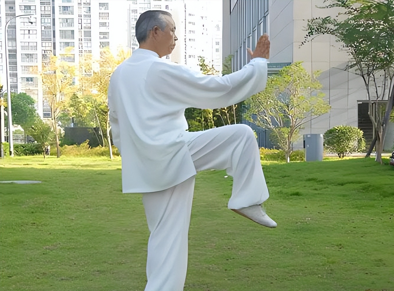 从地上站起不借助双手寿命评估_感统训练单腿椅_单腿站立平衡力测试