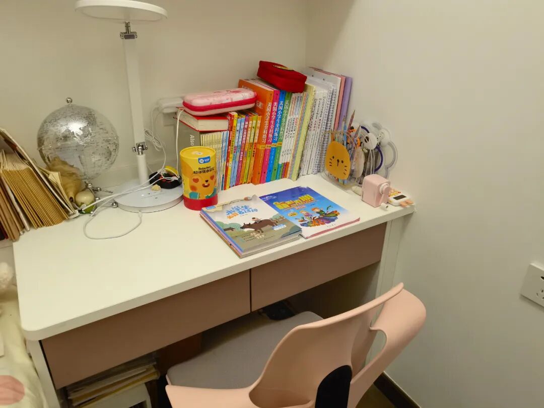 yy漫画画免费读漫画下拉式阅读网页 试坐了20把椅子，最心仪的就是这款挪威原装骑马椅，人体工学设计，坐着舒服，有效预防驼背、近视，高度可调，从小用到大