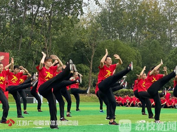 健美舞广场舞_庆祝新中国成立70周年广场舞大赛_武术世界冠军广场舞表演