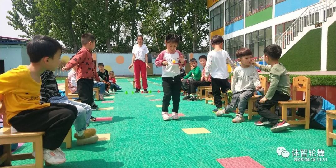 椅子练腿_感统训练单腿椅_感统训练坐独角椅