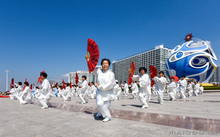 最受欢迎的十大经典广场舞歌曲_广场舞24步基本步法_广场舞设备有哪些