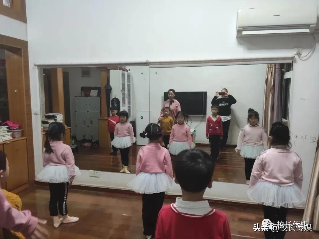 感统训练单脚站立_椅子练腿_感统训练单腿椅