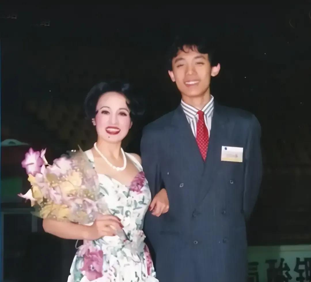 永远的紫金花歌曲_五朵五朵金花歌曲_金花歌曲年龄
