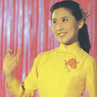 永远的紫金花歌曲_金花歌曲年龄_五朵五朵金花歌曲