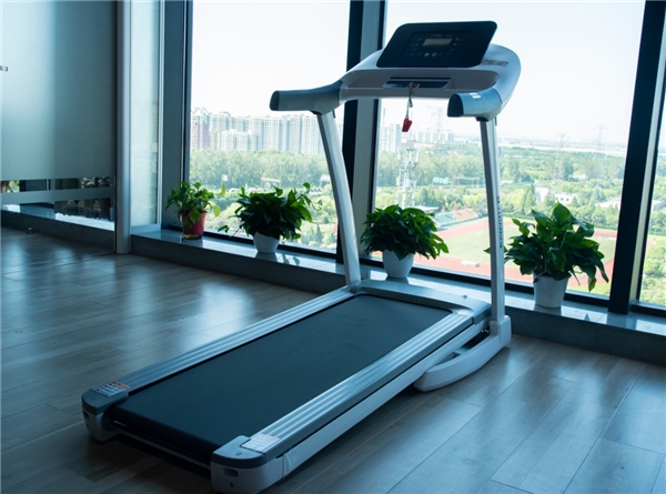 智能分析科学指导，亿健跑步机助力用户实现减肥计划！