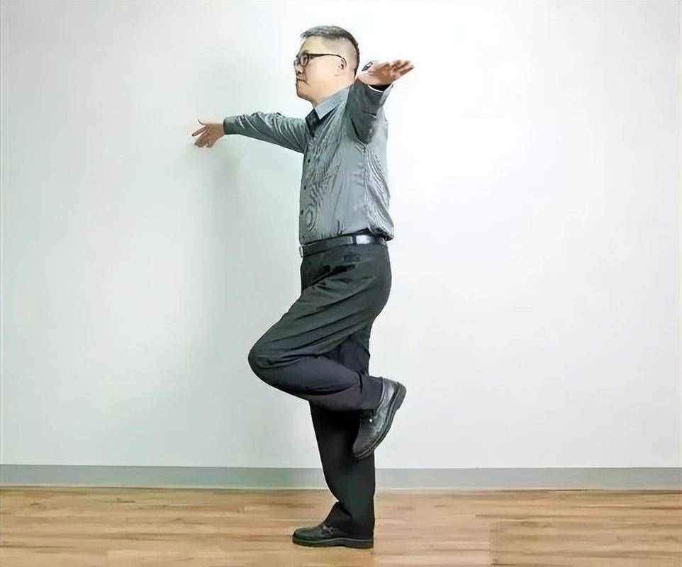 股四头肌训练椅使用方法_股四头肌训练椅子_股四头肌训练椅