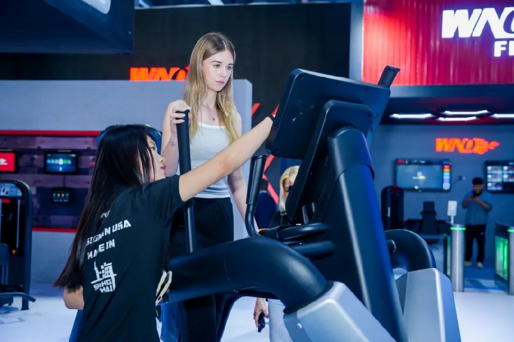 2025中国国际体育用品博览会 WNQ万年青 E6椭圆机_wnq跑步机5000m