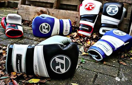 初学者拳击手套尺寸_健身手套要贴紧还是松_拳击新手手套选择