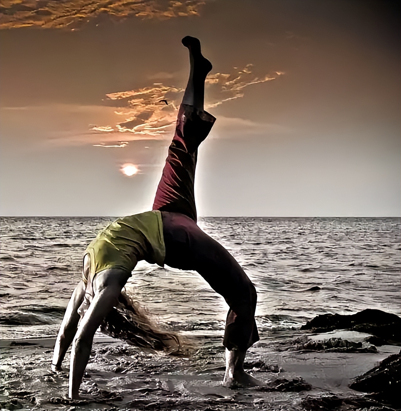 瑜伽力量训练_健身和瑜伽选哪个_瑜伽肌肉强化