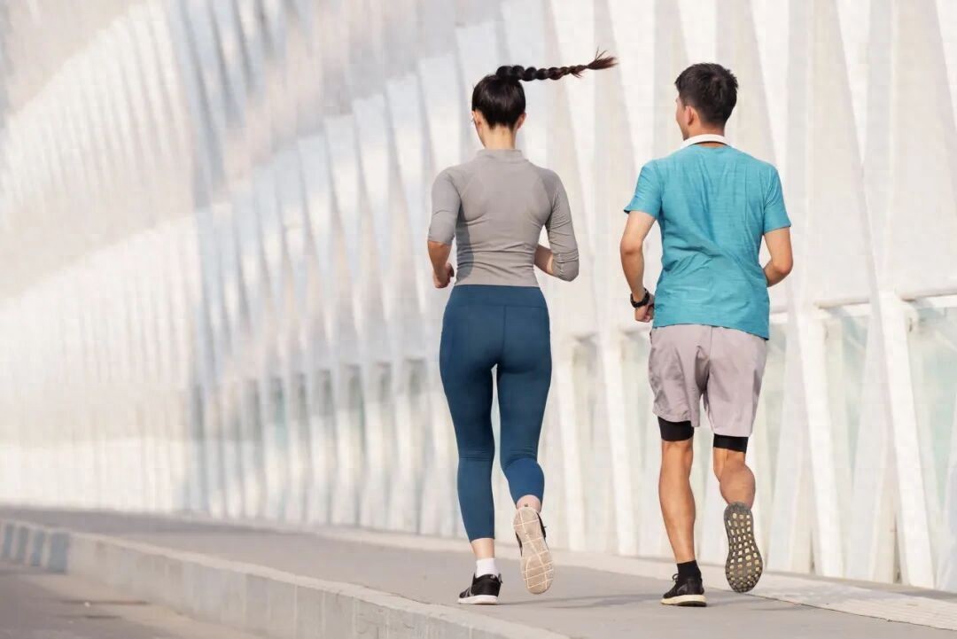 yy漫画画免费读漫画下拉式在线观看 不是所有人都适合跑步！一个动作自测你到底适不适合，赶紧告诉身边人