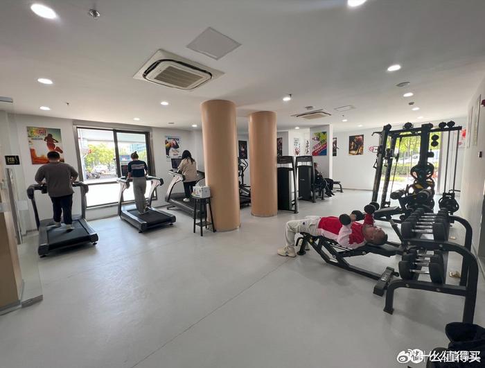 综合训练器怎么选择_酒店健身房设计预算_公司健身房设备选购