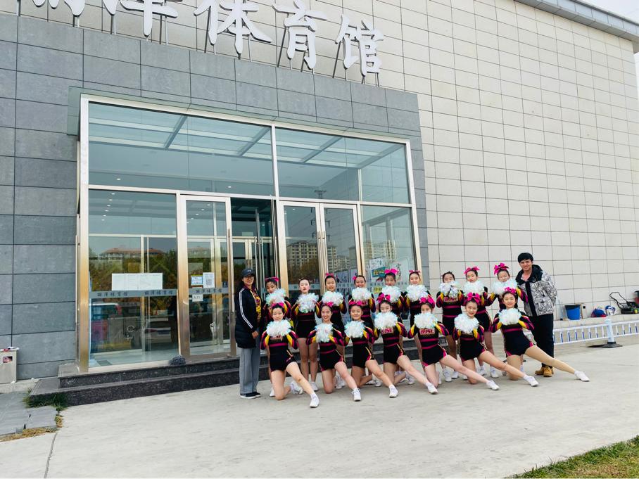 北京市中小学生啦啦操比赛_丰台区中小学校健美操比赛_健美操拉拉队表演视频