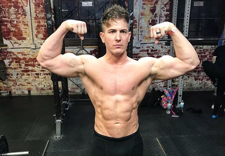 综合训练器 胸肌_有氧训练器械介绍_健身房器械种类